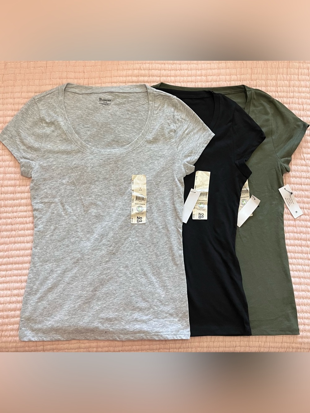 New No Boundaries Scoop Neck Tee T Shirt Gray Black & Olive Green size small 4-6